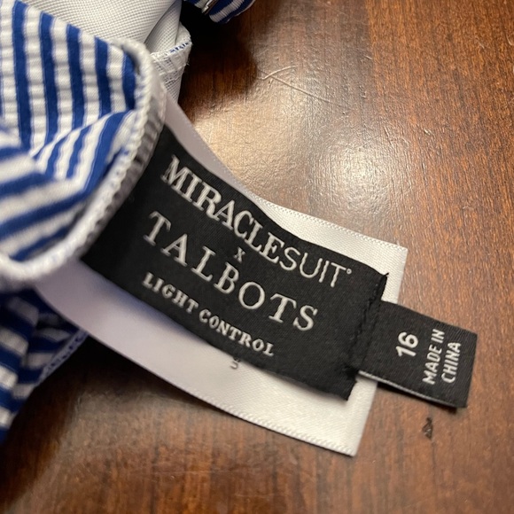 NWT MIRACLESUIT® V-NECK TANKINI - SEERSUCKER - Picture 5 of 9